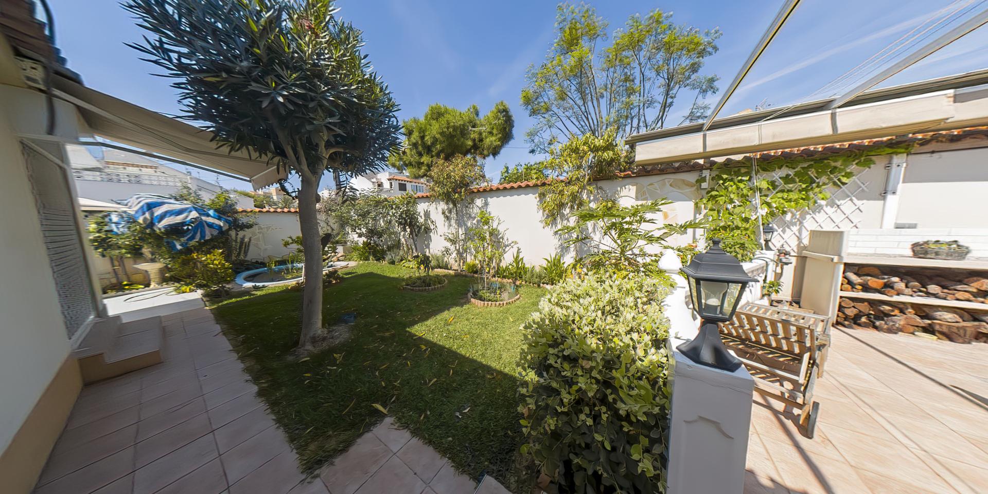 For sale - 3 Bedroom 3 Bathroom Villa in Torrevieja - Costa Blanca  - Alicante