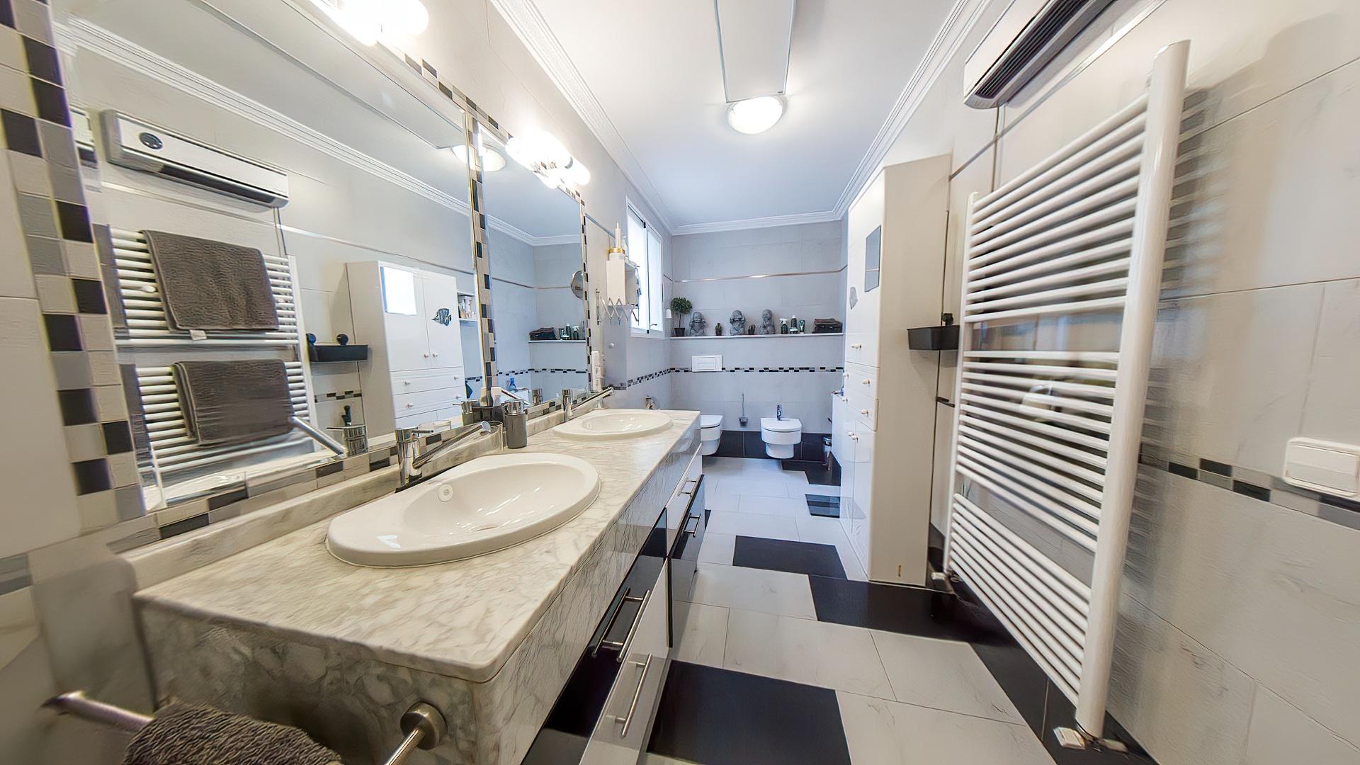 For sale - 3 Bedroom 3 Bathroom Villa in Torrevieja - Costa Blanca  - Alicante