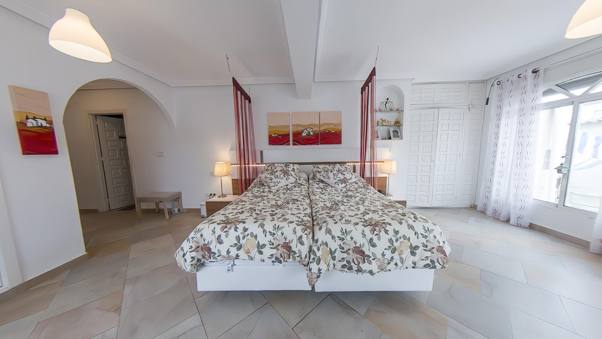 For sale - 3 Bedroom 3 Bathroom Villa in Torrevieja - Costa Blanca  - Alicante