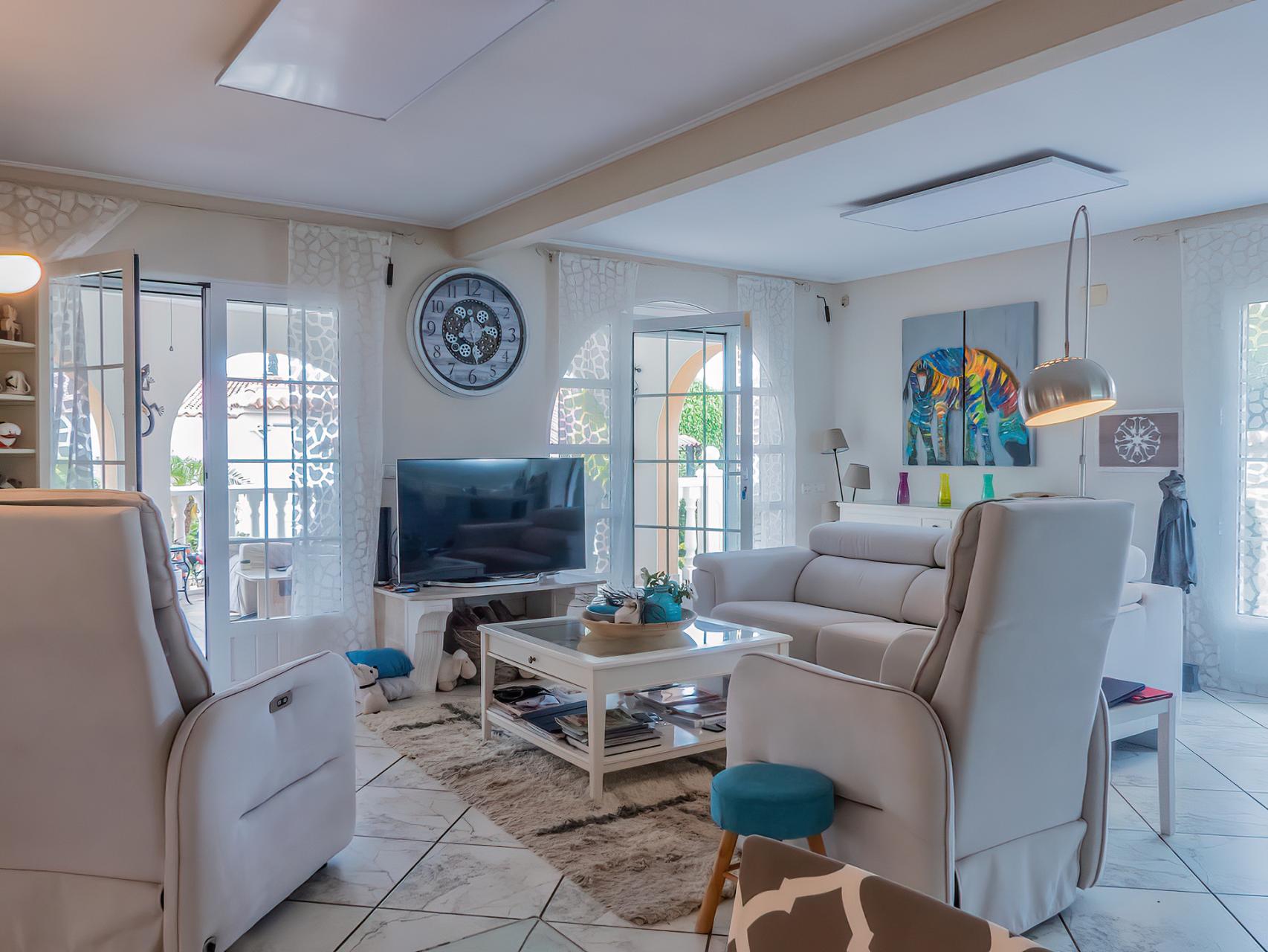 For sale - 3 Bedroom 3 Bathroom Villa in Torrevieja - Costa Blanca  - Alicante