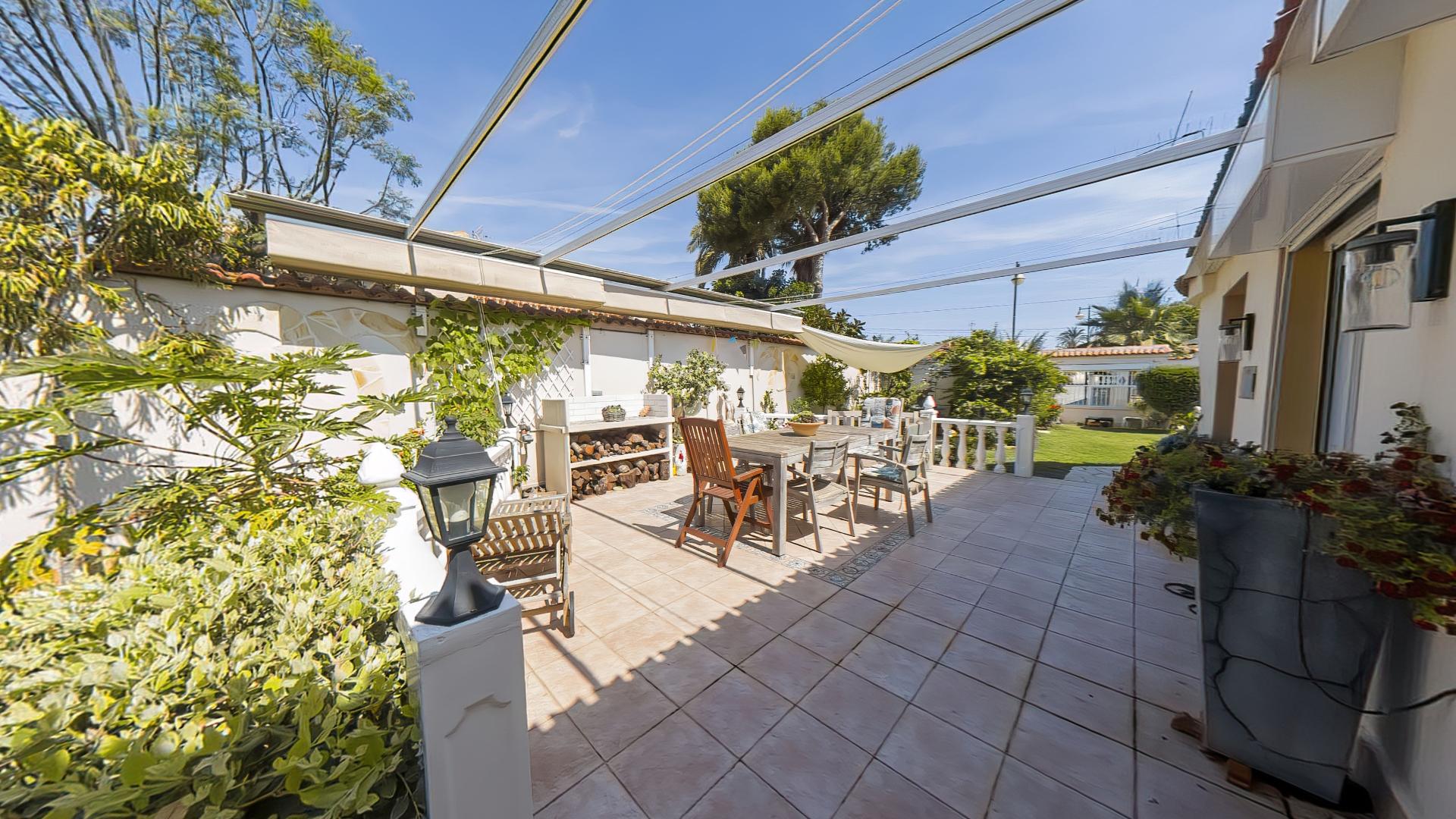 For sale - 3 Bedroom 3 Bathroom Villa in Torrevieja - Costa Blanca  - Alicante