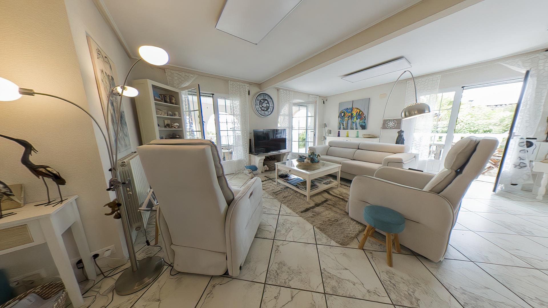 For sale - 3 Bedroom 3 Bathroom Villa in Torrevieja - Costa Blanca  - Alicante