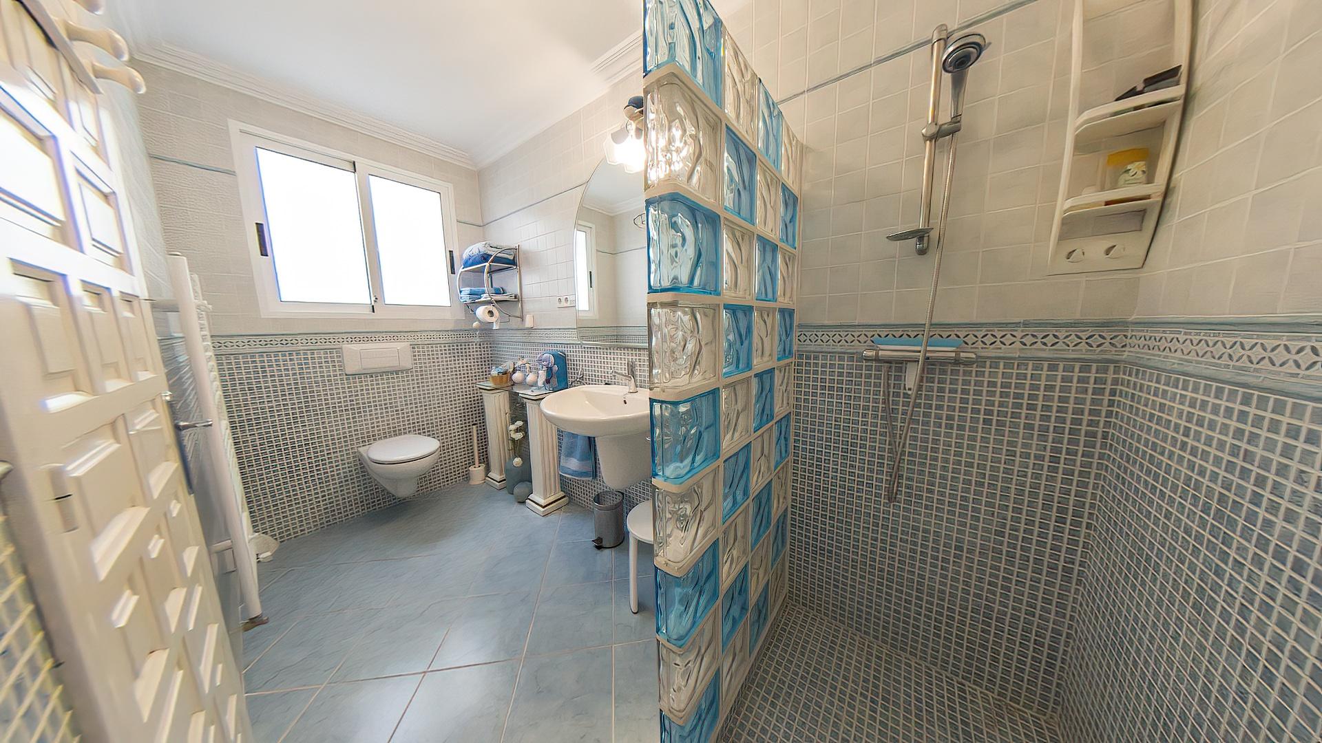For sale - 3 Bedroom 3 Bathroom Villa in Torrevieja - Costa Blanca  - Alicante
