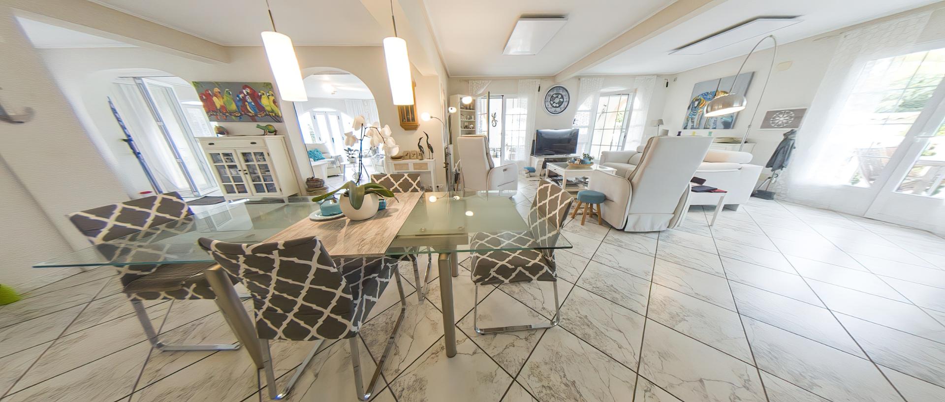 For sale - 3 Bedroom 3 Bathroom Villa in Torrevieja - Costa Blanca  - Alicante
