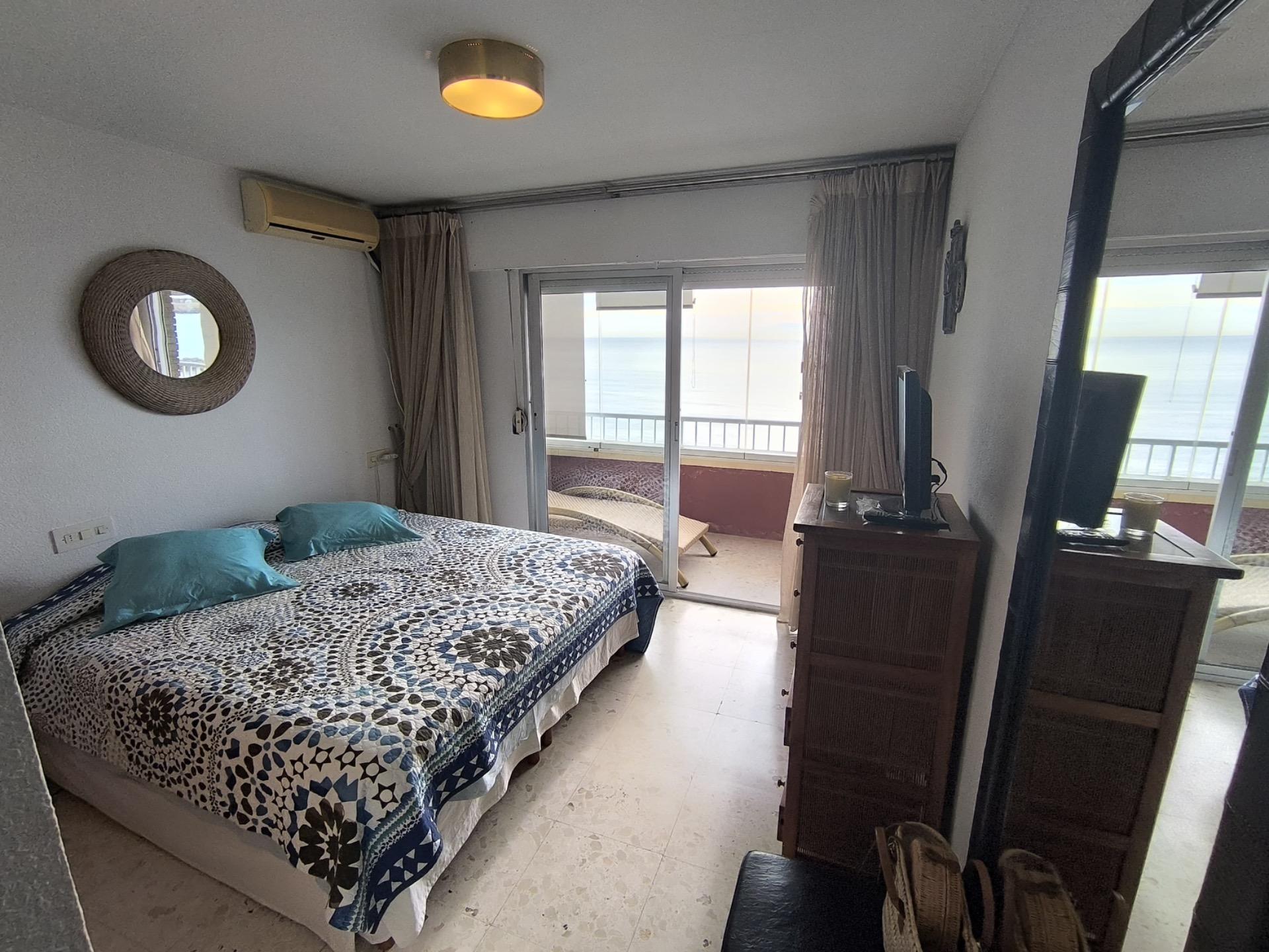 For sale - 3 Bedroom 2 Bathroom Apartment in Torrevieja - Las Piscinas Naturales  - Alicante