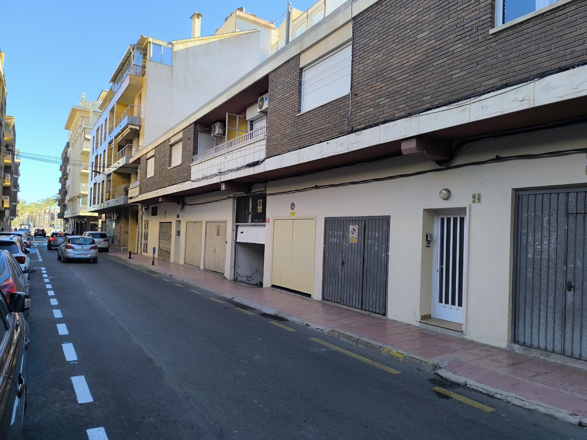For sale - 3 Bedroom 2 Bathroom Apartment in Torrevieja - Las Piscinas Naturales  - Alicante