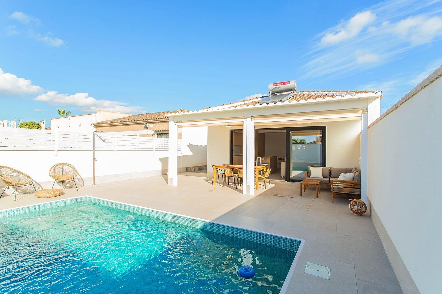 For sale - 2 Bedroom 2 Bathroom Town House in Torrevieja - La Siesta  - Alicante