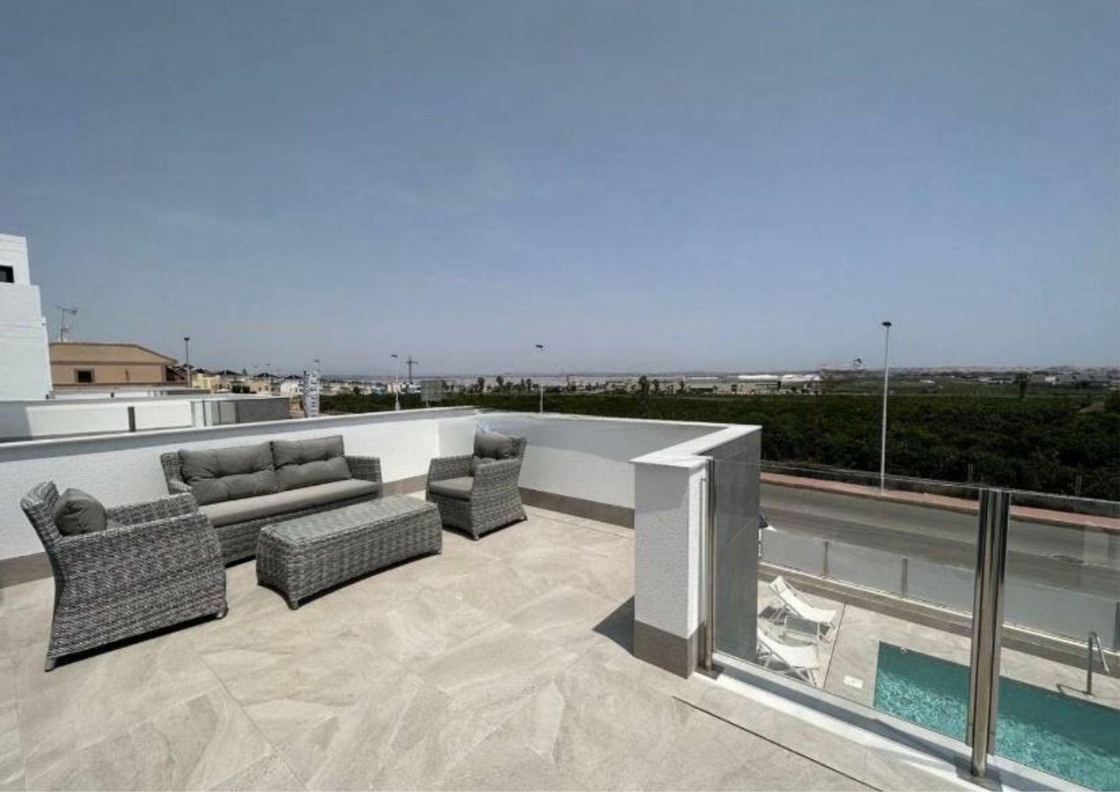 For sale - 3 Bedroom 3 Bathroom Villa in Torrevieja - Los Balcones - Los Altos Del Edén  - Alicante