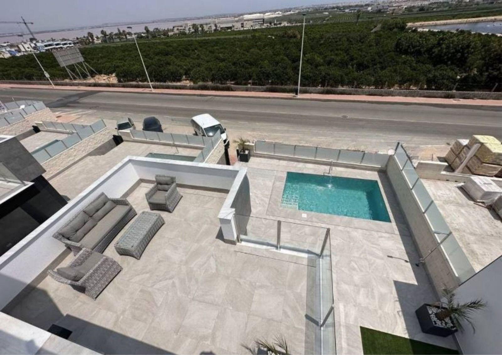 For sale - 3 Bedroom 3 Bathroom Villa in Torrevieja - Los Balcones - Los Altos Del Edén  - Alicante