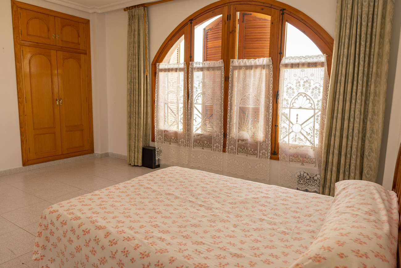 For sale - 7 Bedroom 4 Bathroom Penthouse Penthouse in Torrevieja - Playa Del Cura  - Alicante