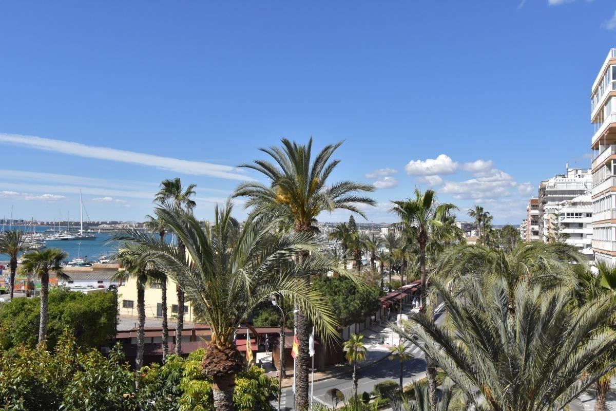 For sale - 3 Bedroom 2 Bathroom Apartment in Torrevieja - Centro - Muelle Pesquero  - Alicante
