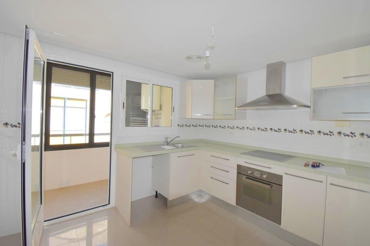 For sale - 3 Bedroom 2 Bathroom Apartment in Torrevieja - Centro - Muelle Pesquero  - Alicante