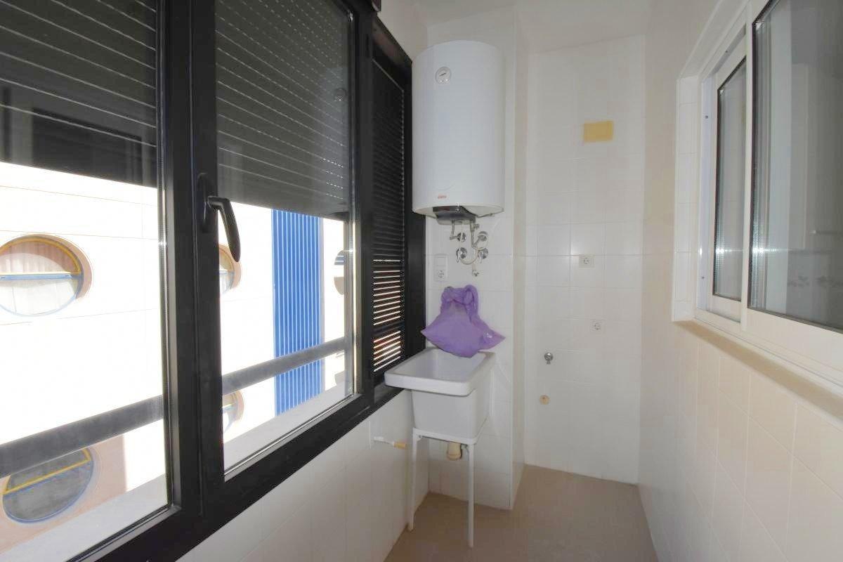 For sale - 3 Bedroom 2 Bathroom Apartment in Torrevieja - Centro - Muelle Pesquero  - Alicante