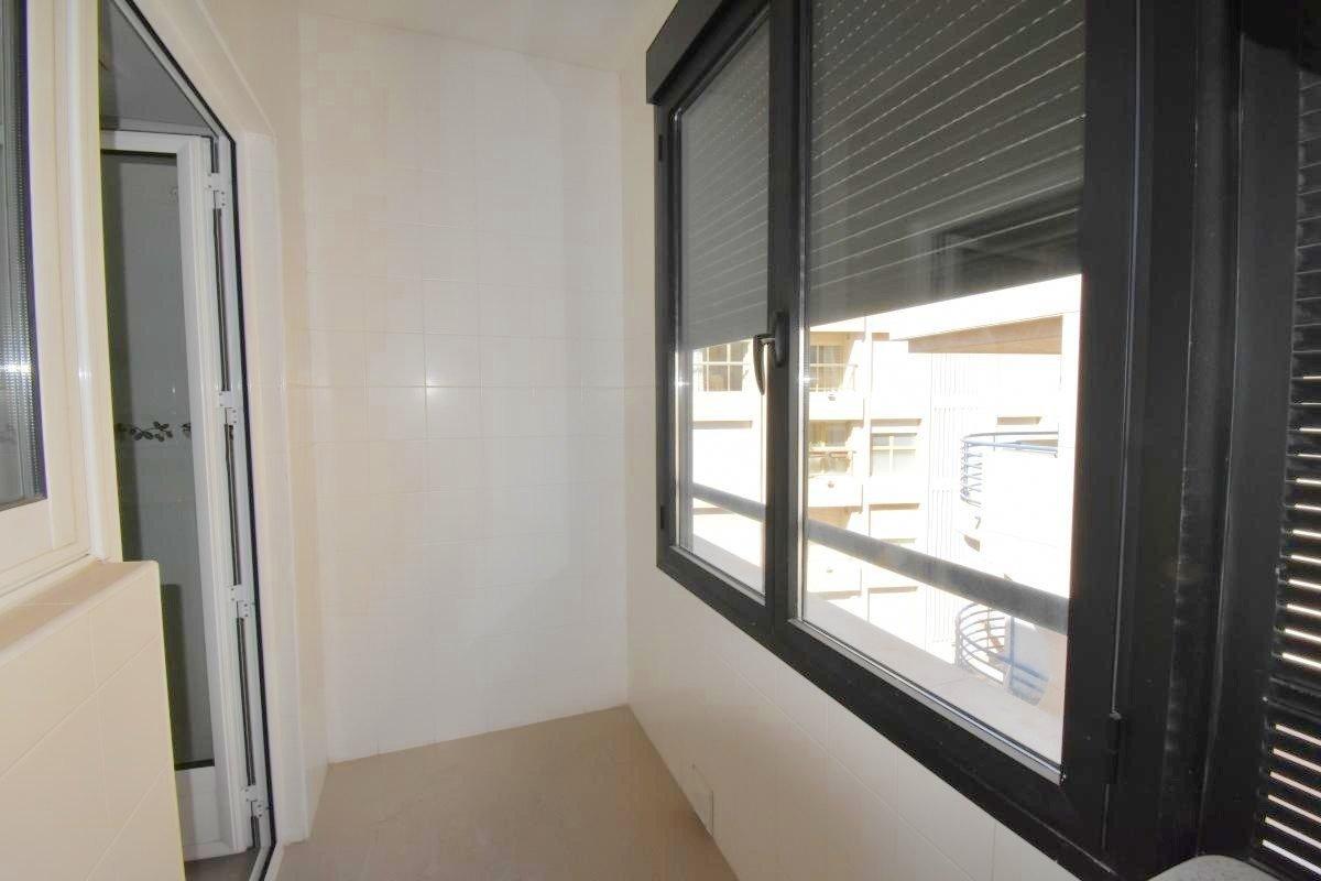 For sale - 3 Bedroom 2 Bathroom Apartment in Torrevieja - Centro - Muelle Pesquero  - Alicante