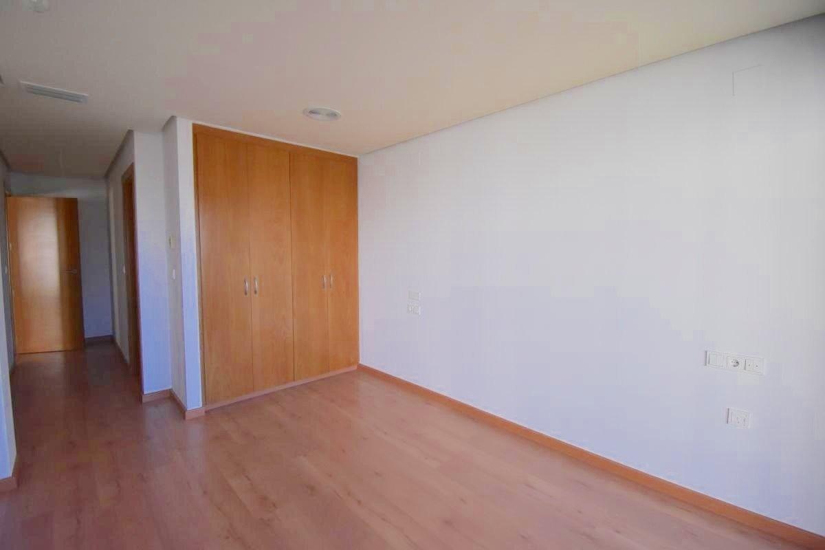 For sale - 3 Bedroom 2 Bathroom Apartment in Torrevieja - Centro - Muelle Pesquero  - Alicante