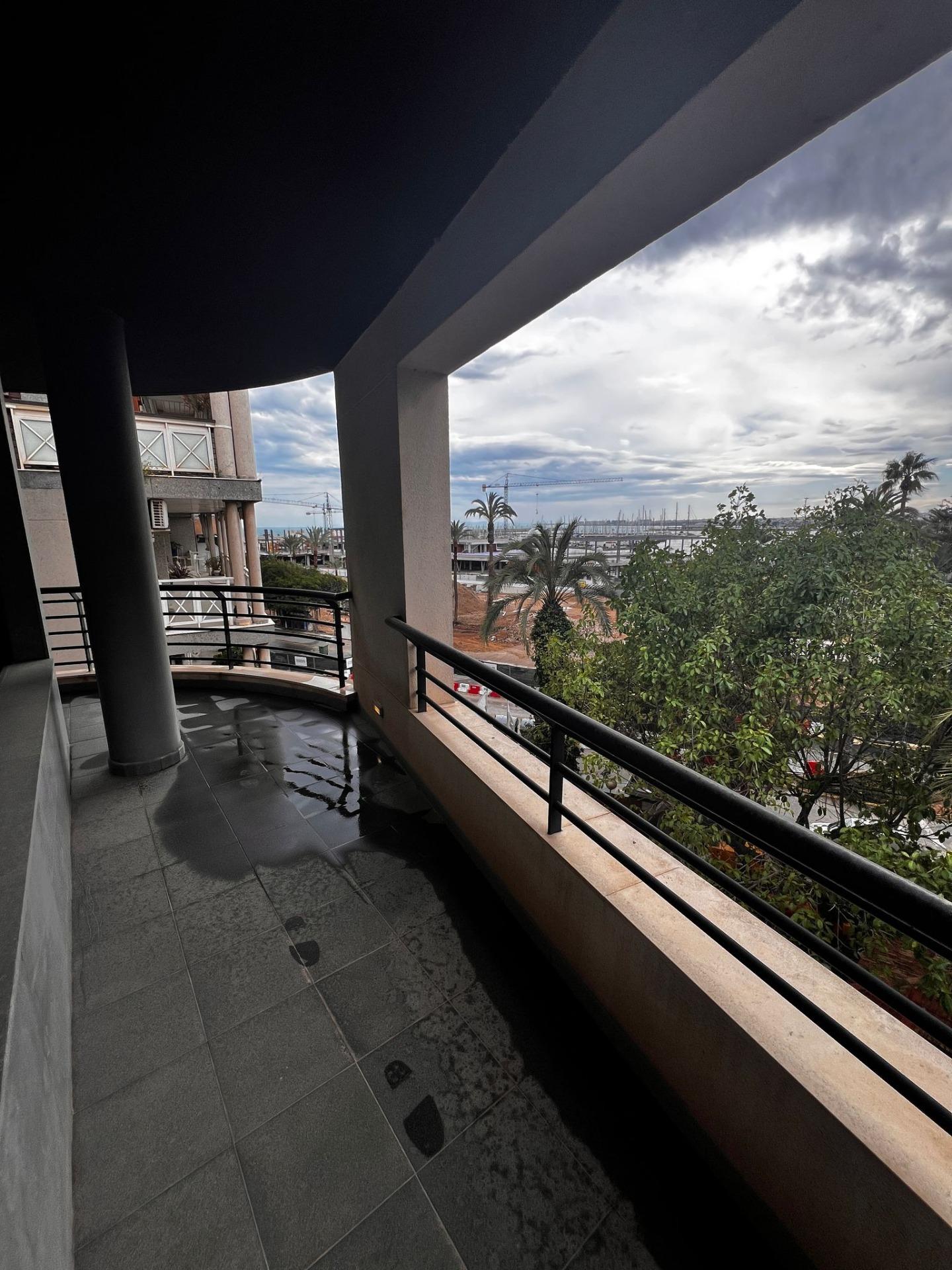 For sale - 3 Bedroom 2 Bathroom Apartment in Torrevieja - Centro - Muelle Pesquero  - Alicante