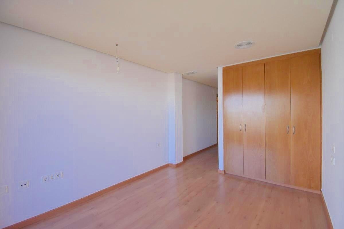 For sale - 3 Bedroom 2 Bathroom Apartment in Torrevieja - Centro - Muelle Pesquero  - Alicante