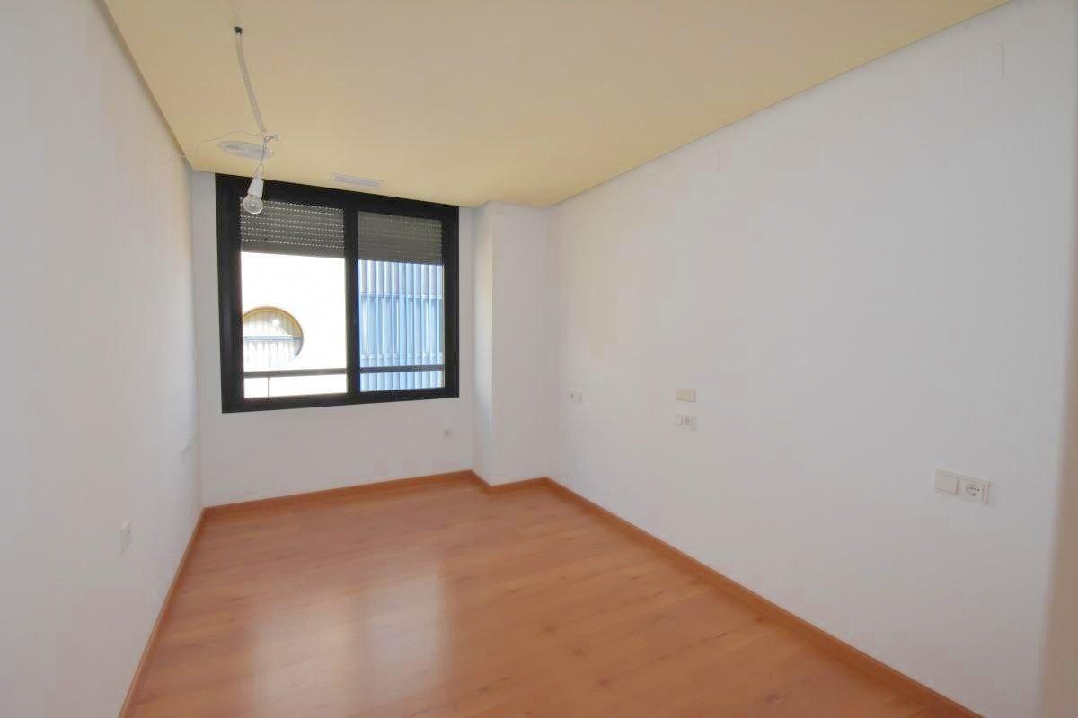 For sale - 3 Bedroom 2 Bathroom Apartment in Torrevieja - Centro - Muelle Pesquero  - Alicante