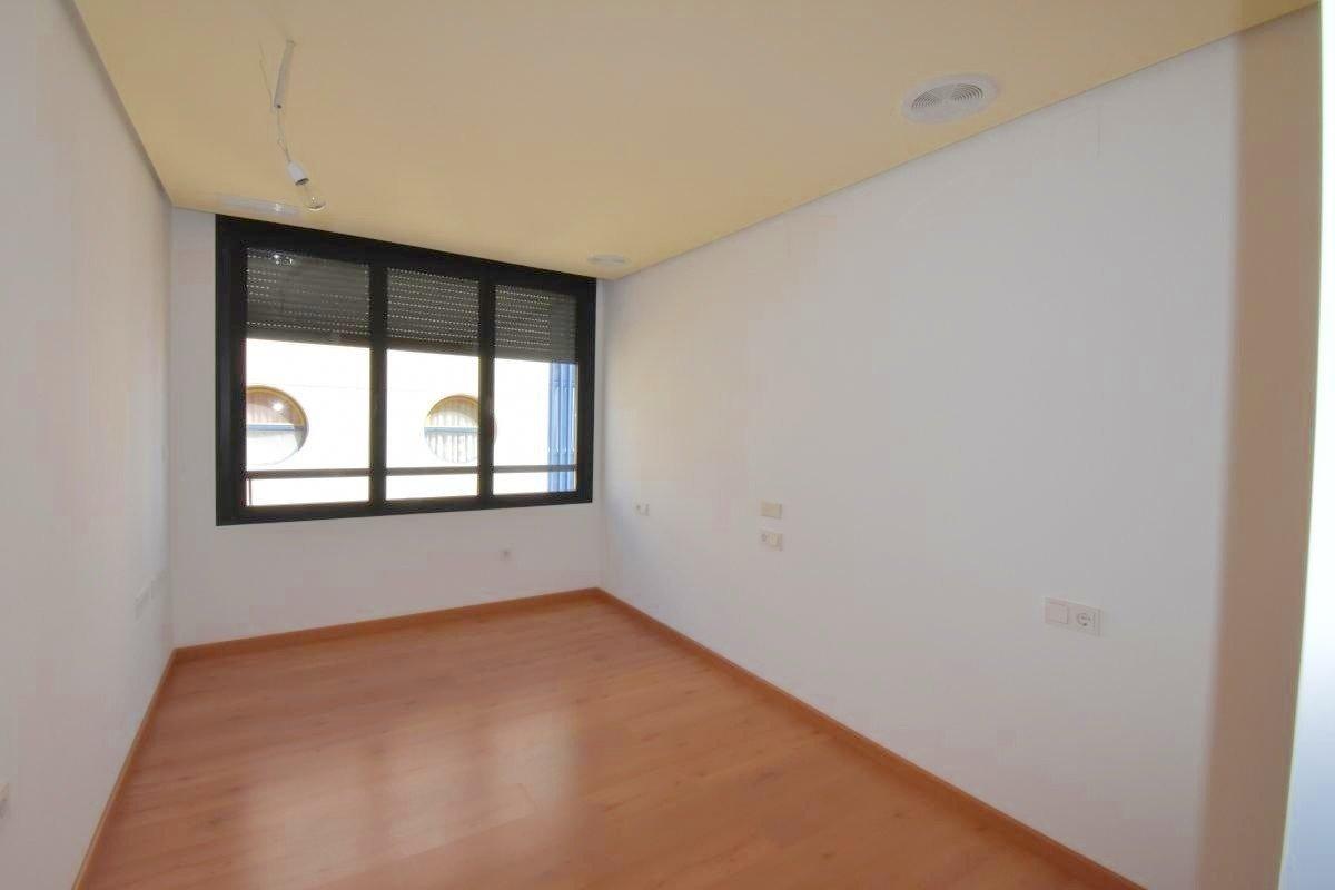 For sale - 3 Bedroom 2 Bathroom Apartment in Torrevieja - Centro - Muelle Pesquero  - Alicante