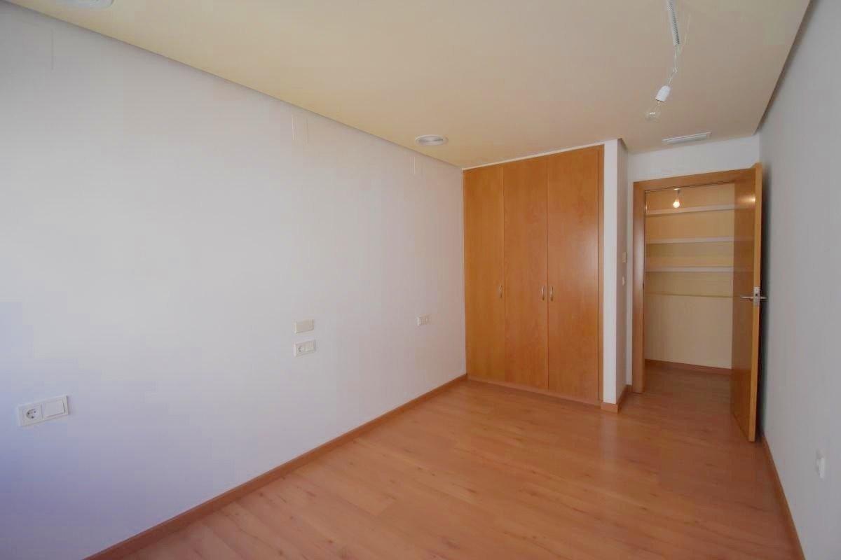For sale - 3 Bedroom 2 Bathroom Apartment in Torrevieja - Centro - Muelle Pesquero  - Alicante