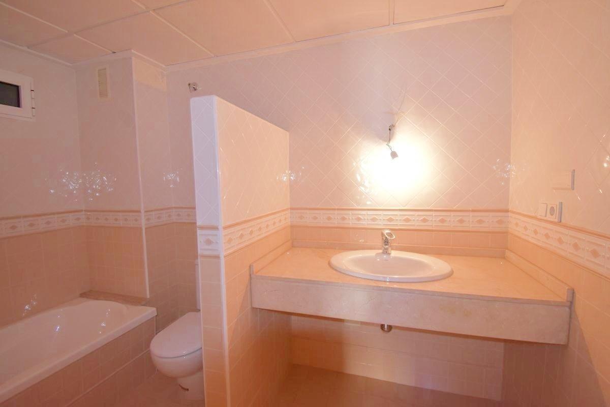 For sale - 3 Bedroom 2 Bathroom Apartment in Torrevieja - Centro - Muelle Pesquero  - Alicante