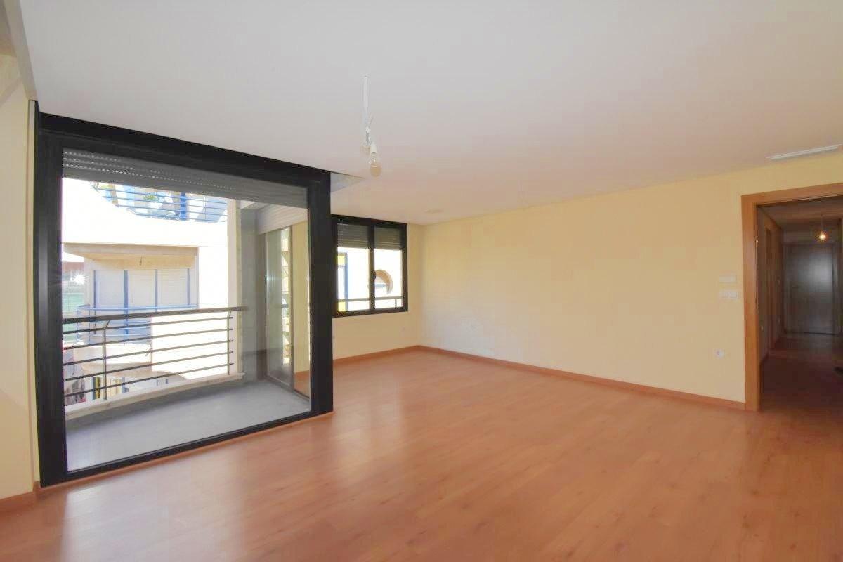 For sale - 3 Bedroom 2 Bathroom Apartment in Torrevieja - Centro - Muelle Pesquero  - Alicante