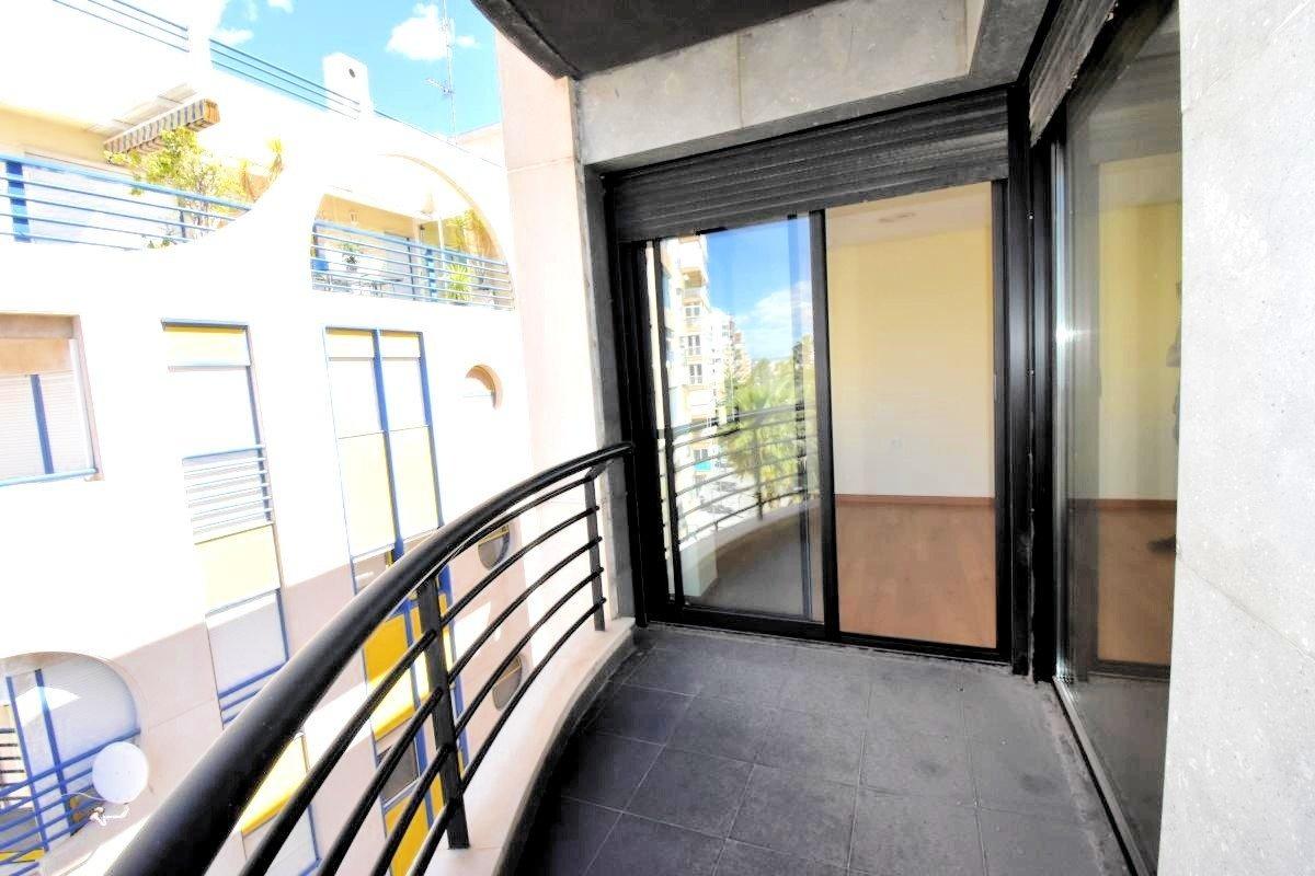 For sale - 3 Bedroom 2 Bathroom Apartment in Torrevieja - Centro - Muelle Pesquero  - Alicante