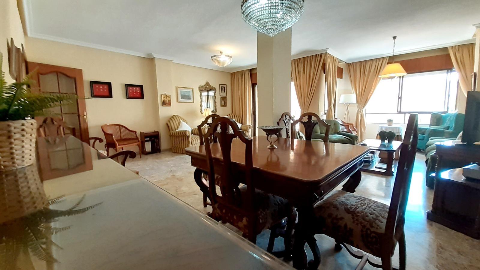 For sale - 4 Bedroom 2 Bathroom Apartment in Torrevieja - Torrevieja  - Alicante