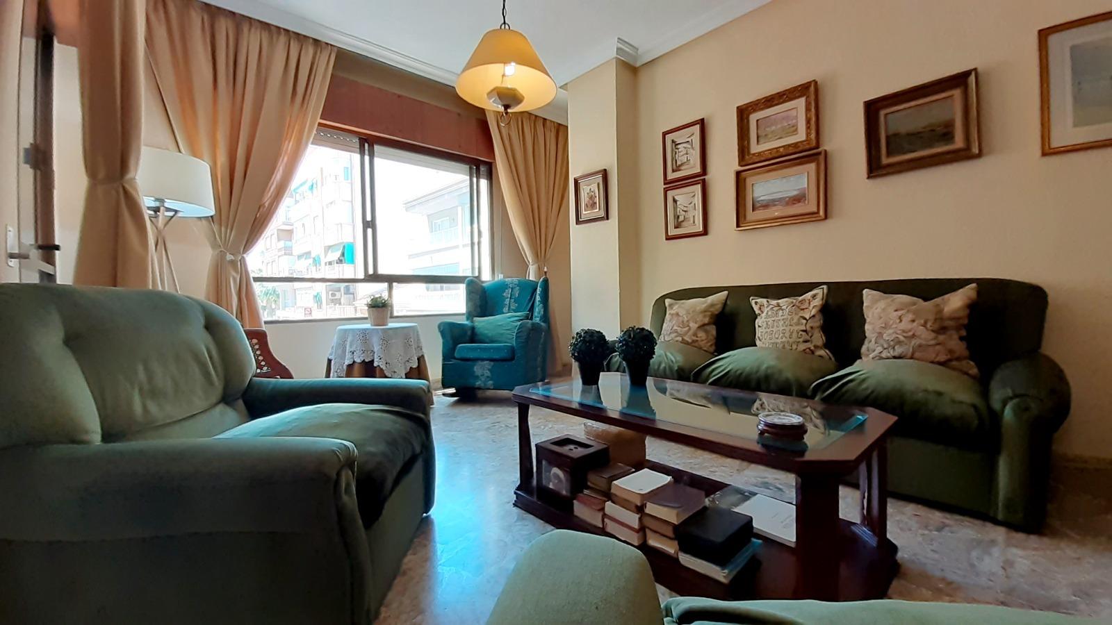 For sale - 4 Bedroom 2 Bathroom Apartment in Torrevieja - Torrevieja  - Alicante