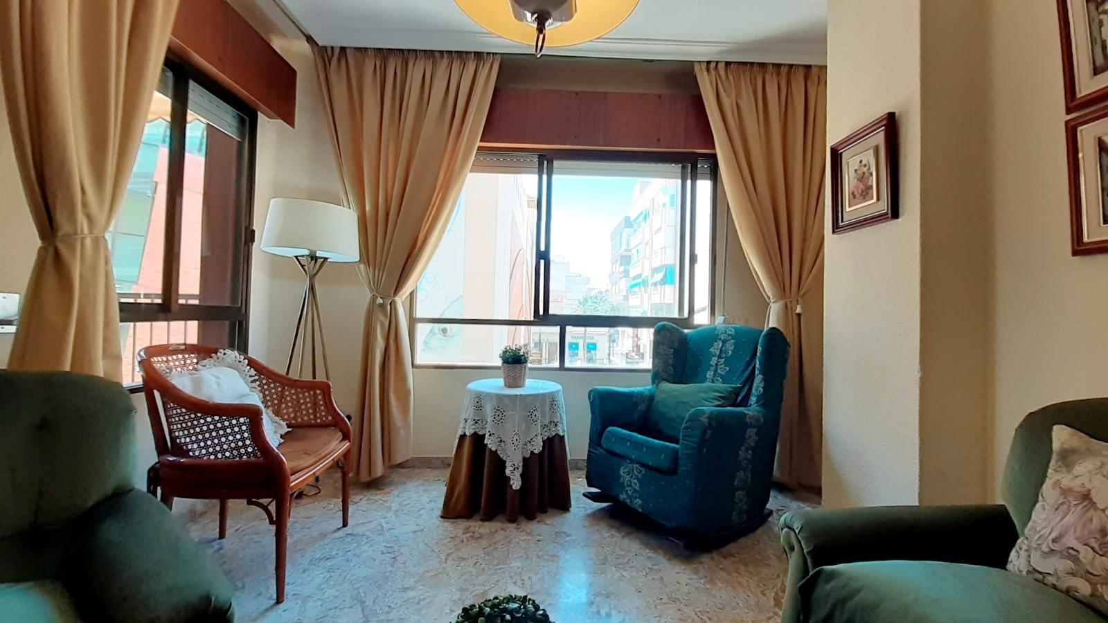 For sale - 4 Bedroom 2 Bathroom Apartment in Torrevieja - Torrevieja  - Alicante