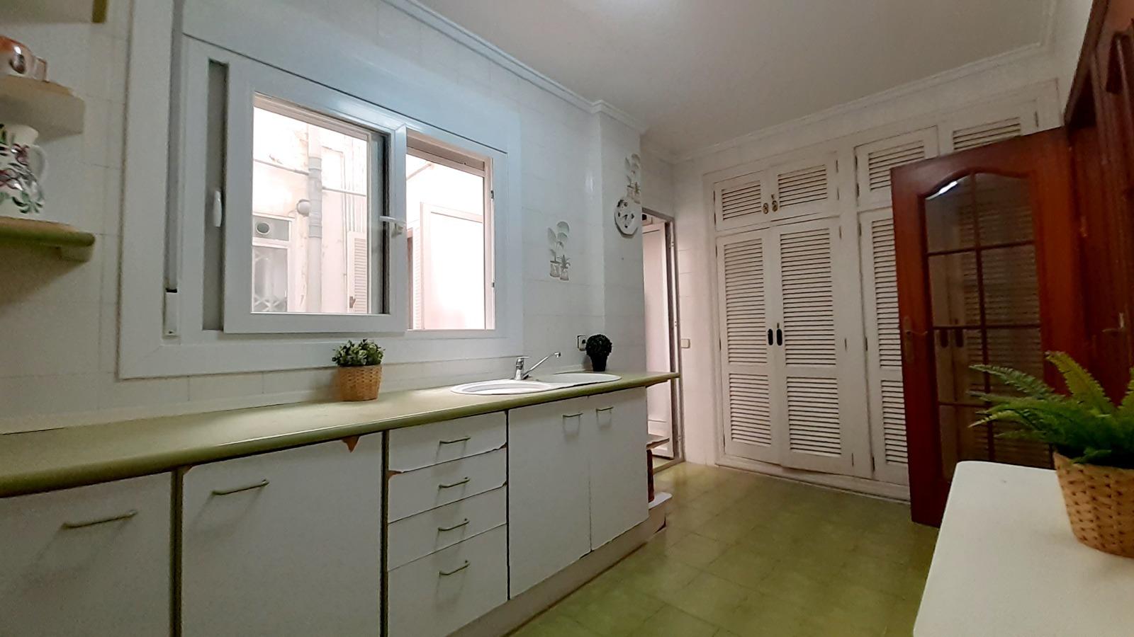 For sale - 4 Bedroom 2 Bathroom Apartment in Torrevieja - Torrevieja  - Alicante