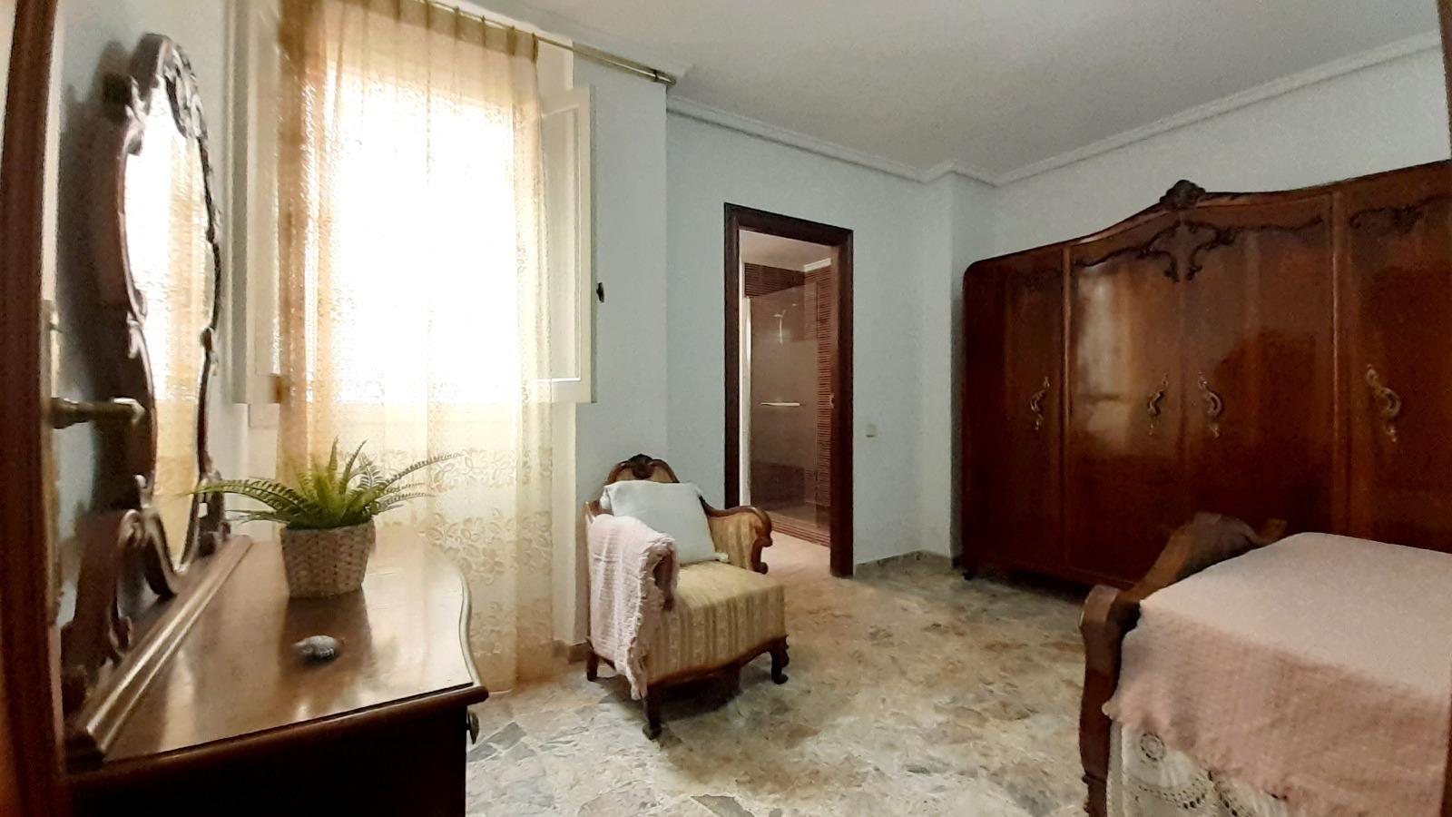 For sale - 4 Bedroom 2 Bathroom Apartment in Torrevieja - Torrevieja  - Alicante