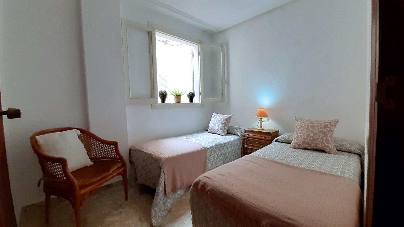 For sale - 4 Bedroom 2 Bathroom Apartment in Torrevieja - Torrevieja  - Alicante