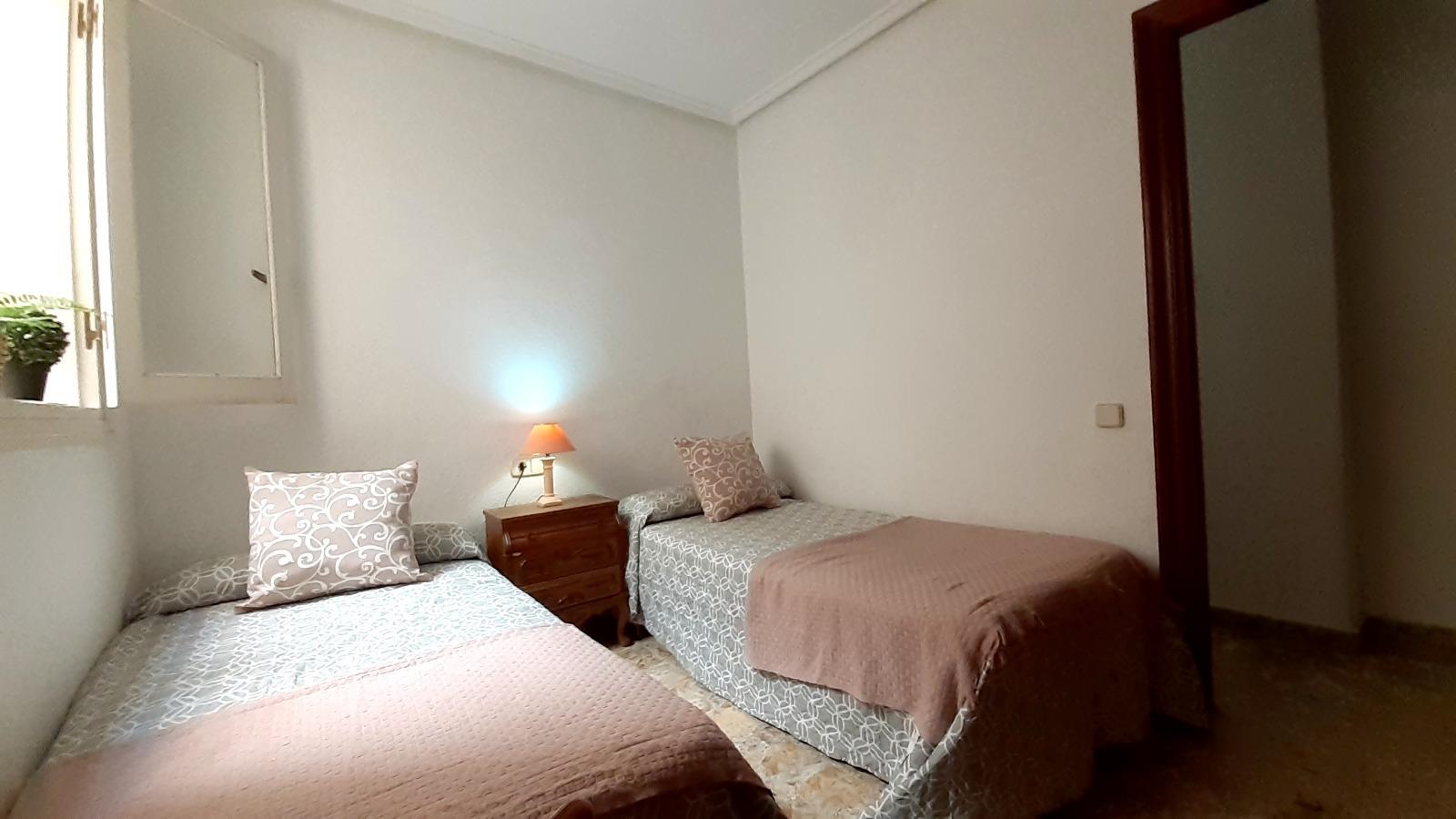 For sale - 4 Bedroom 2 Bathroom Apartment in Torrevieja - Torrevieja  - Alicante