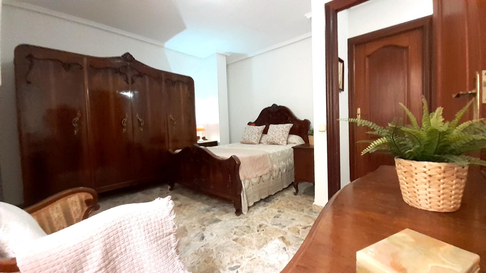 For sale - 4 Bedroom 2 Bathroom Apartment in Torrevieja - Torrevieja  - Alicante