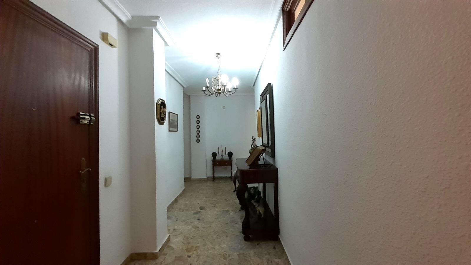 For sale - 4 Bedroom 2 Bathroom Apartment in Torrevieja - Torrevieja  - Alicante
