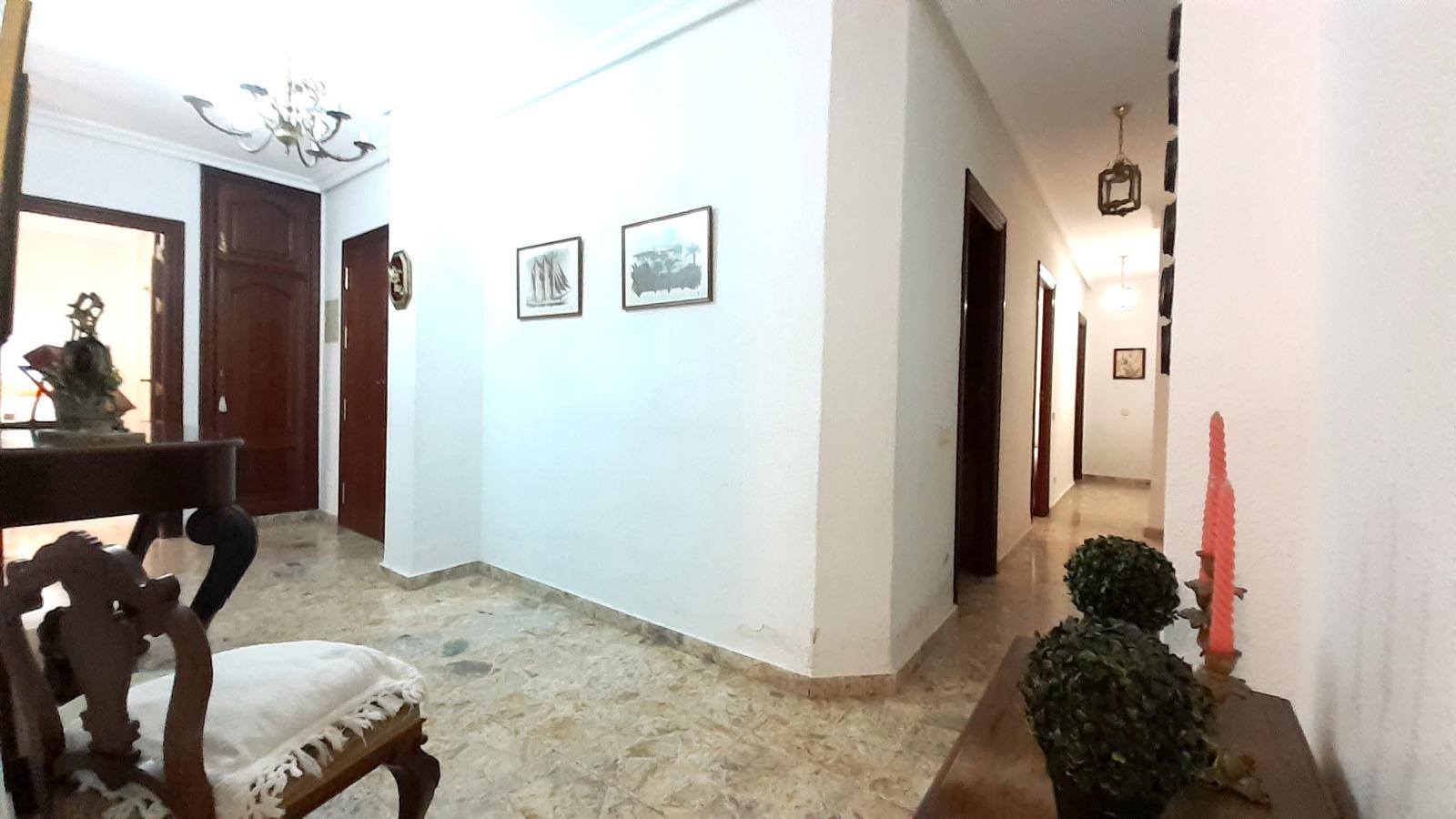 For sale - 4 Bedroom 2 Bathroom Apartment in Torrevieja - Torrevieja  - Alicante