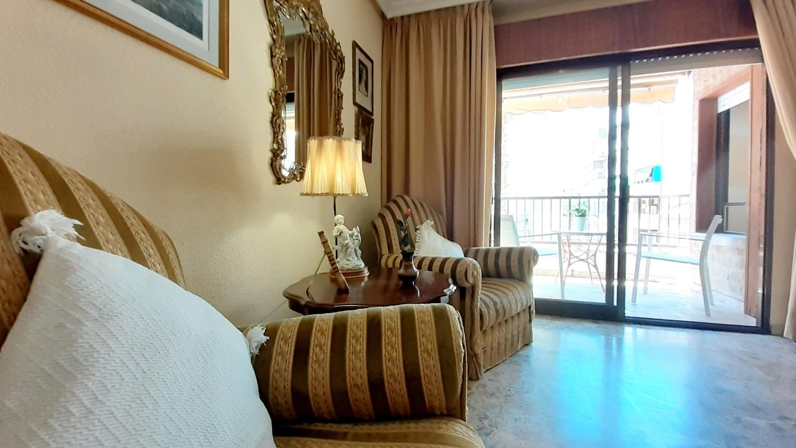 For sale - 4 Bedroom 2 Bathroom Apartment in Torrevieja - Torrevieja  - Alicante