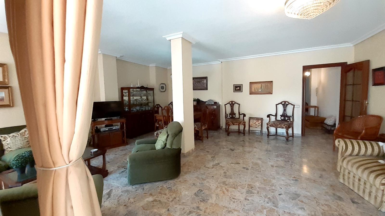 For sale - 4 Bedroom 2 Bathroom Apartment in Torrevieja - Torrevieja  - Alicante