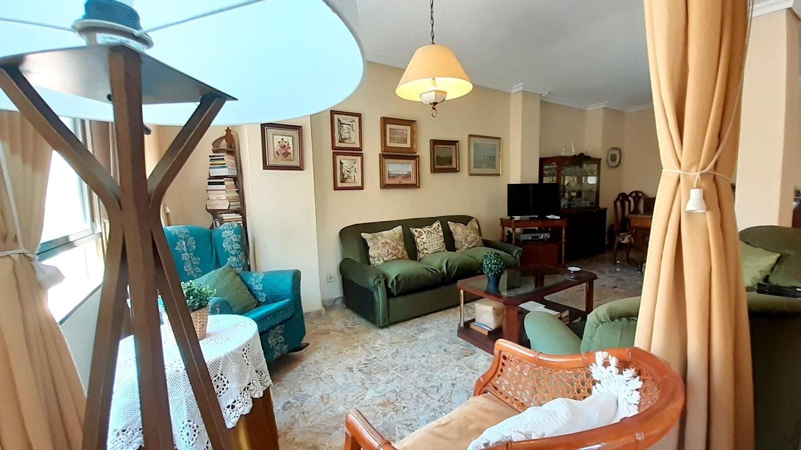 For sale - 4 Bedroom 2 Bathroom Apartment in Torrevieja - Torrevieja  - Alicante