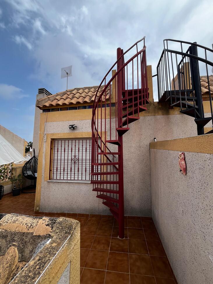 For sale - 3 Bedroom 2 Bathroom Town House Penthouse in Torrevieja - La Florida  - Alicante