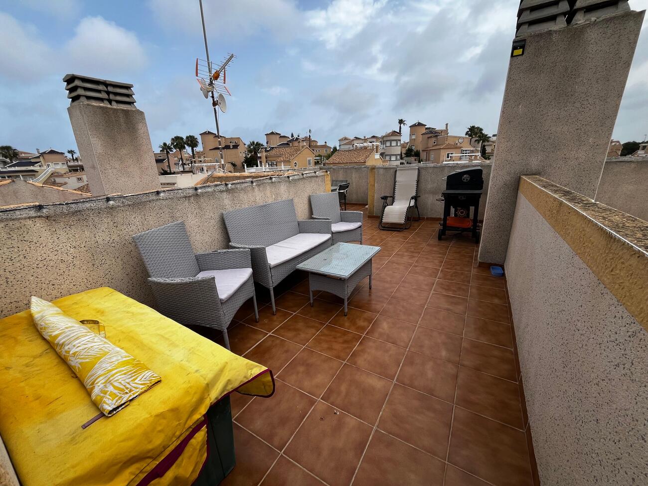 For sale - 3 Bedroom 2 Bathroom Town House Penthouse in Torrevieja - La Florida  - Alicante