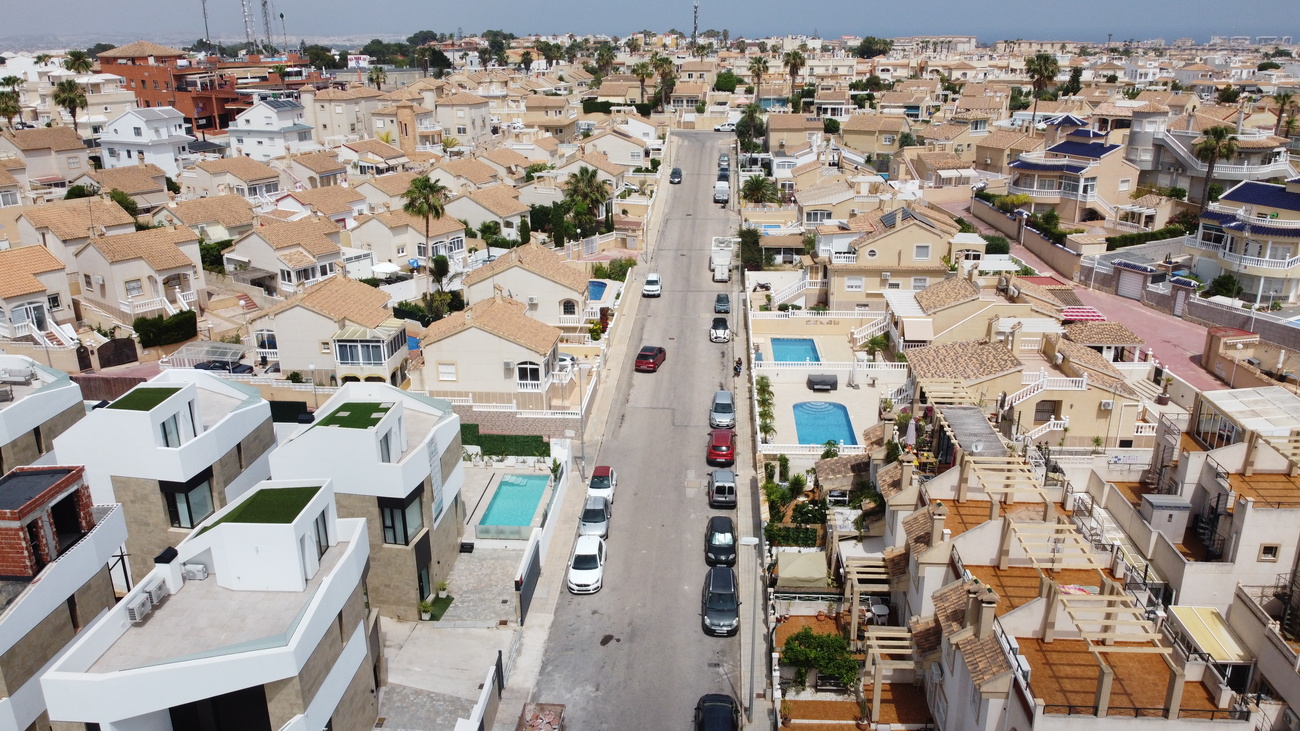 For sale - 3 Bedroom 2 Bathroom Town House Penthouse in Torrevieja - La Florida  - Alicante