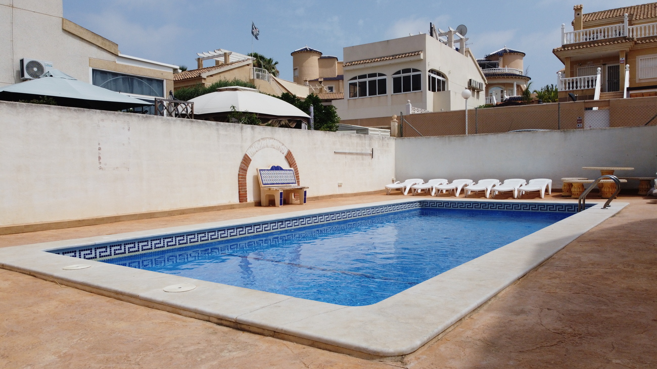 For sale - 3 Bedroom 2 Bathroom Town House Penthouse in Torrevieja - La Florida  - Alicante