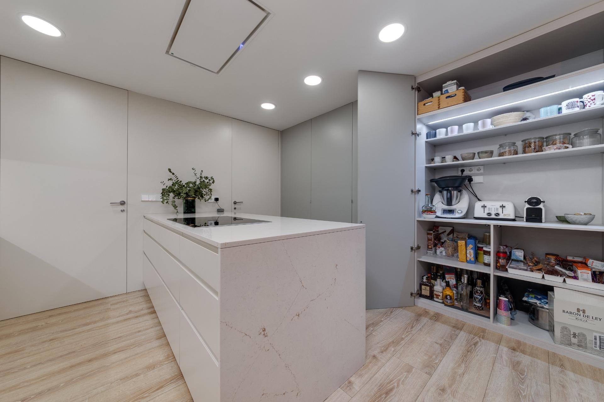 For sale - 4 Bedroom 3 Bathroom Apartment in Torrevieja - Playa Del Cura  - Alicante