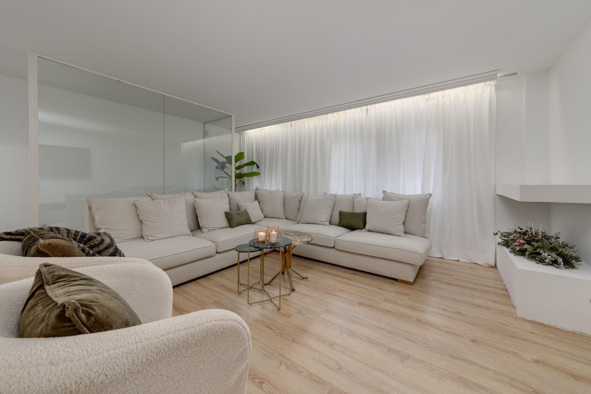 For sale - 4 Bedroom 3 Bathroom Apartment in Torrevieja - Playa Del Cura  - Alicante