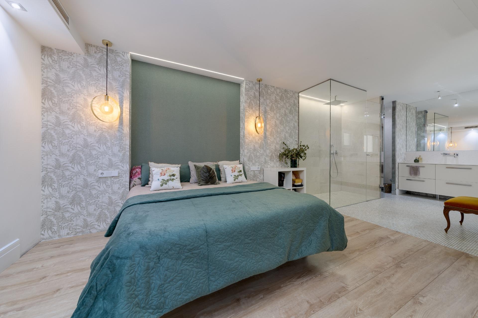 For sale - 4 Bedroom 3 Bathroom Apartment in Torrevieja - Playa Del Cura  - Alicante