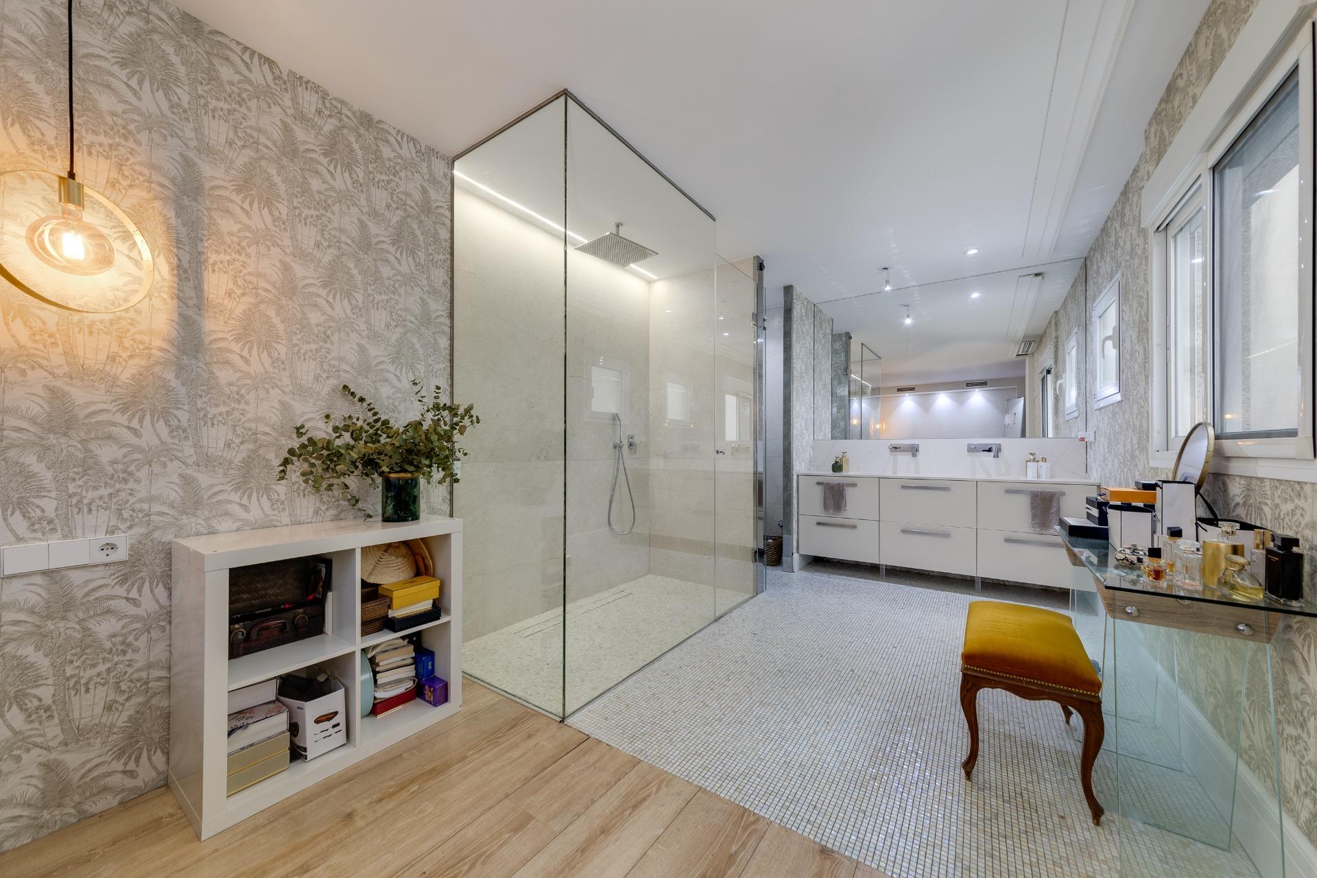 For sale - 4 Bedroom 3 Bathroom Apartment in Torrevieja - Playa Del Cura  - Alicante