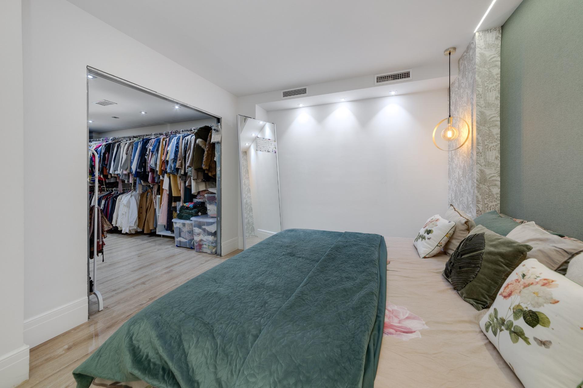 For sale - 4 Bedroom 3 Bathroom Apartment in Torrevieja - Playa Del Cura  - Alicante