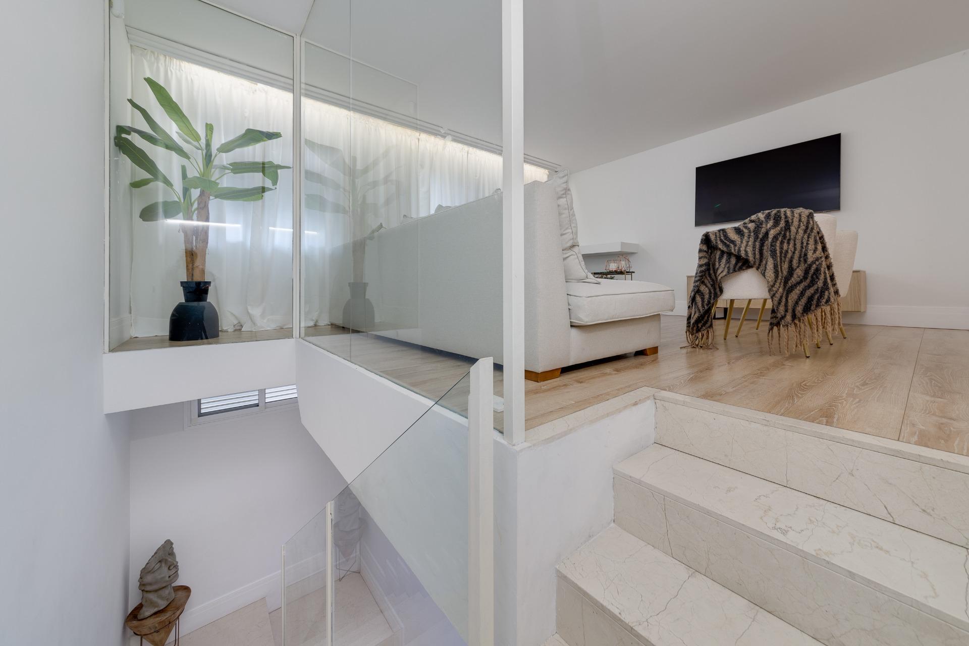 For sale - 4 Bedroom 3 Bathroom Apartment in Torrevieja - Playa Del Cura  - Alicante